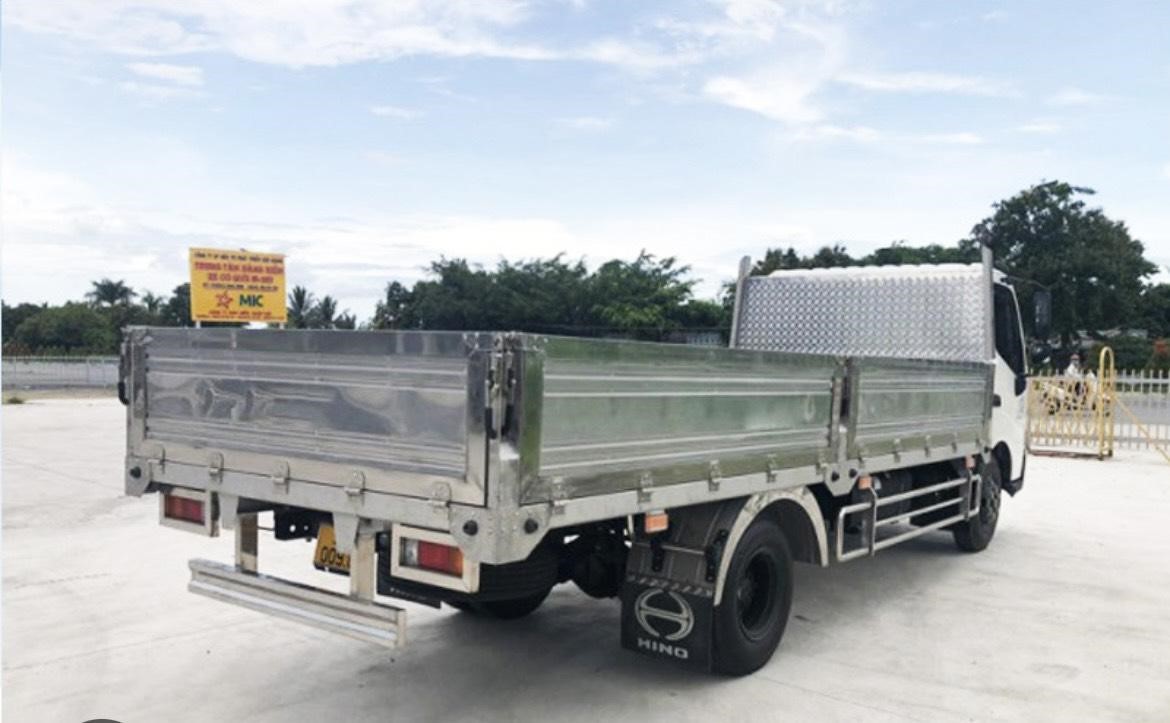 Xe tải thùng dài 6m chở thép hình