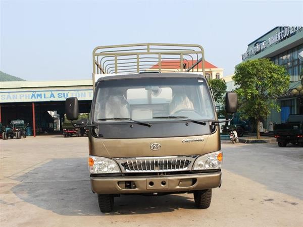 alt text: Hình ảnh xe tải Jac di chuyển trên đường