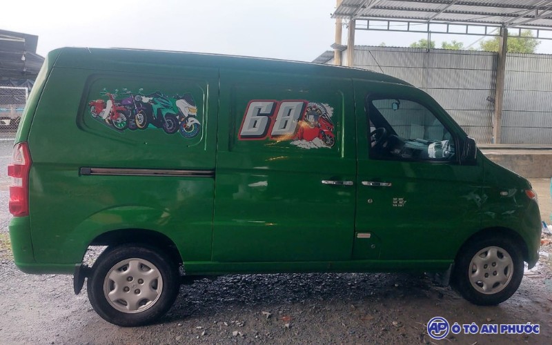 alt: Xe tải van Kenbo 2 chỗ cũ, thùng hàng lớn, màu trắng