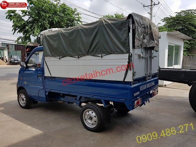 Xe tải Veam Star 860kg thùng kín di chuyển linh hoạt trên đường phố