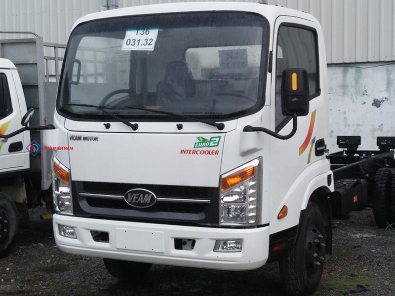 Ngoại thất xe tải Veam VT150 1.5 tấn thùng bạt vuông vức và sang trọng