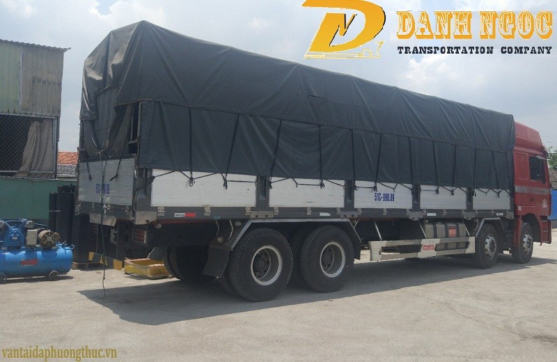 Xe tải 20 tấn thùng bạt chở hàng hóa cồng kềnh