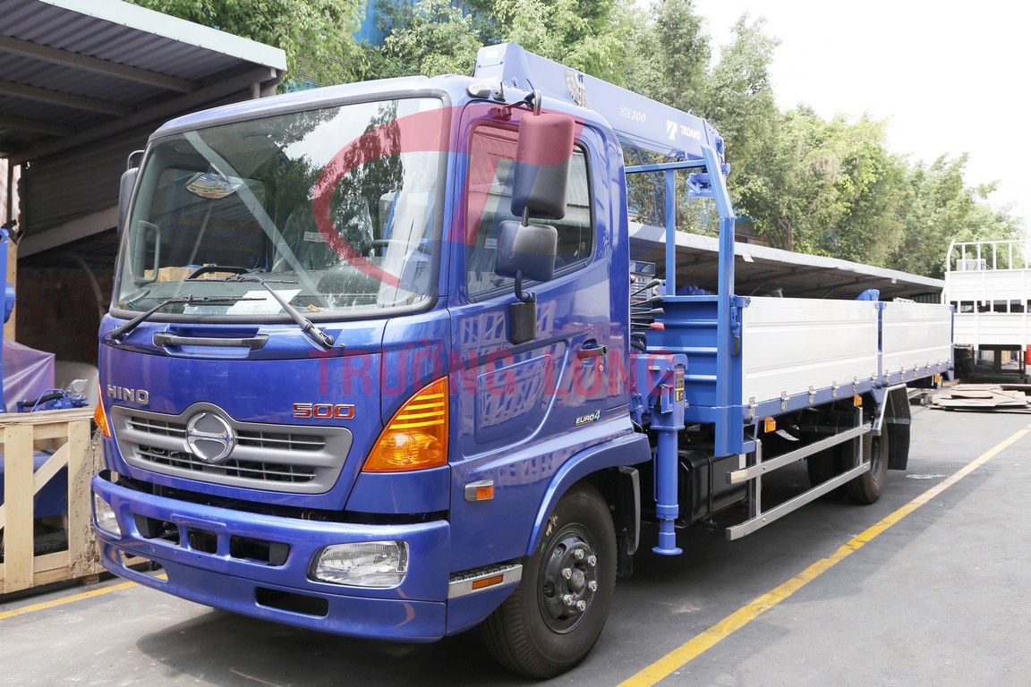 Xe tải cẩu thùng dài vận hành linh hoạt