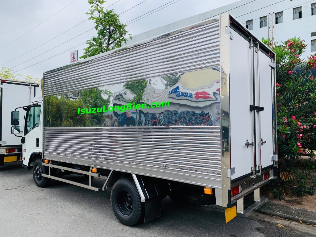 Isuzu QKR 270 2.4 Tonnen Kastenwagen für vielfältige Transportaufgaben