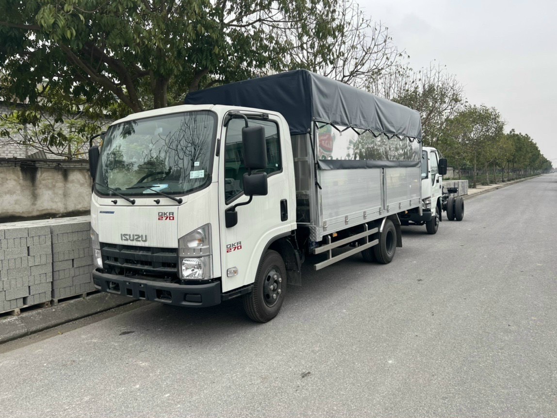 xe tai isuzu 1t9 2t8 qkr 210 270 thung mui bat bung nhom