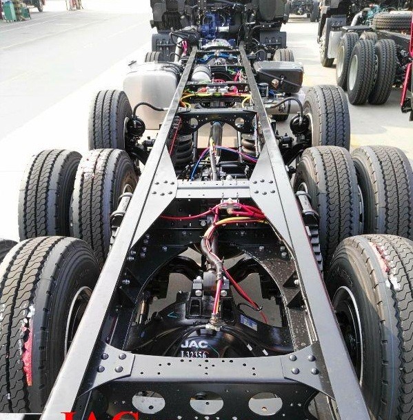 Khung chassis xe tải Jac 5 chân 22 tấn dập 6000 tấn