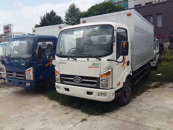 Camion Veam da 1.25 tonnellate con cassone chiuso
