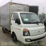 alt text: Hình ảnh xe tải 1 tấn Hyundai H100 thùng kín inox