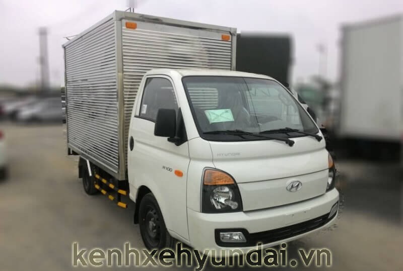 alt text: Hình ảnh xe tải 1 tấn Hyundai H100 thùng kín inox