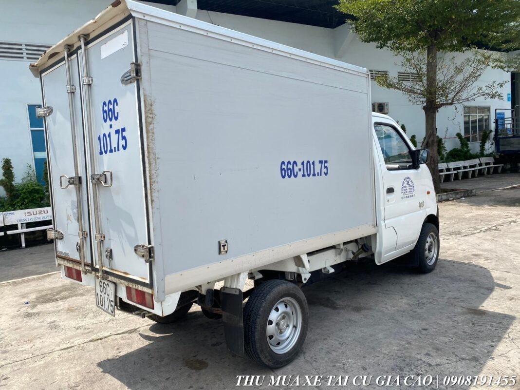 Bumper of the used 2018 Changan 700kg truck, showing distinctive yellow and black paint