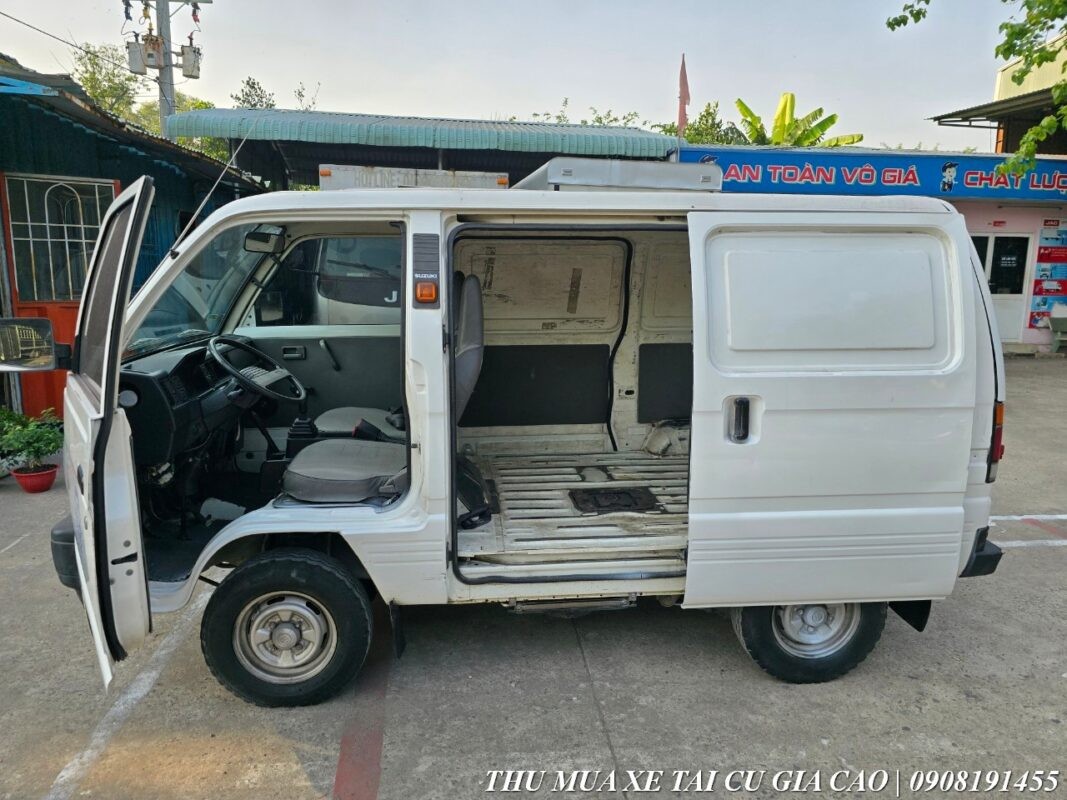 Cận cảnh lốp xe tải van Suzuki 2016