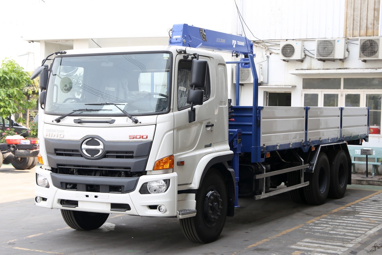 Cẩu TADANO trên xe tải Hino 15 tấn đảm bảo chất lượng và độ tin cậy