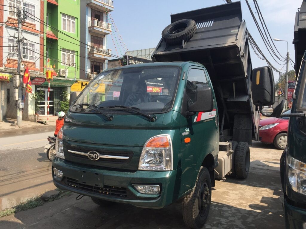 Xe ben 3T45 TMT Daisaki NH-345D thùng vuông vắn màu trắng