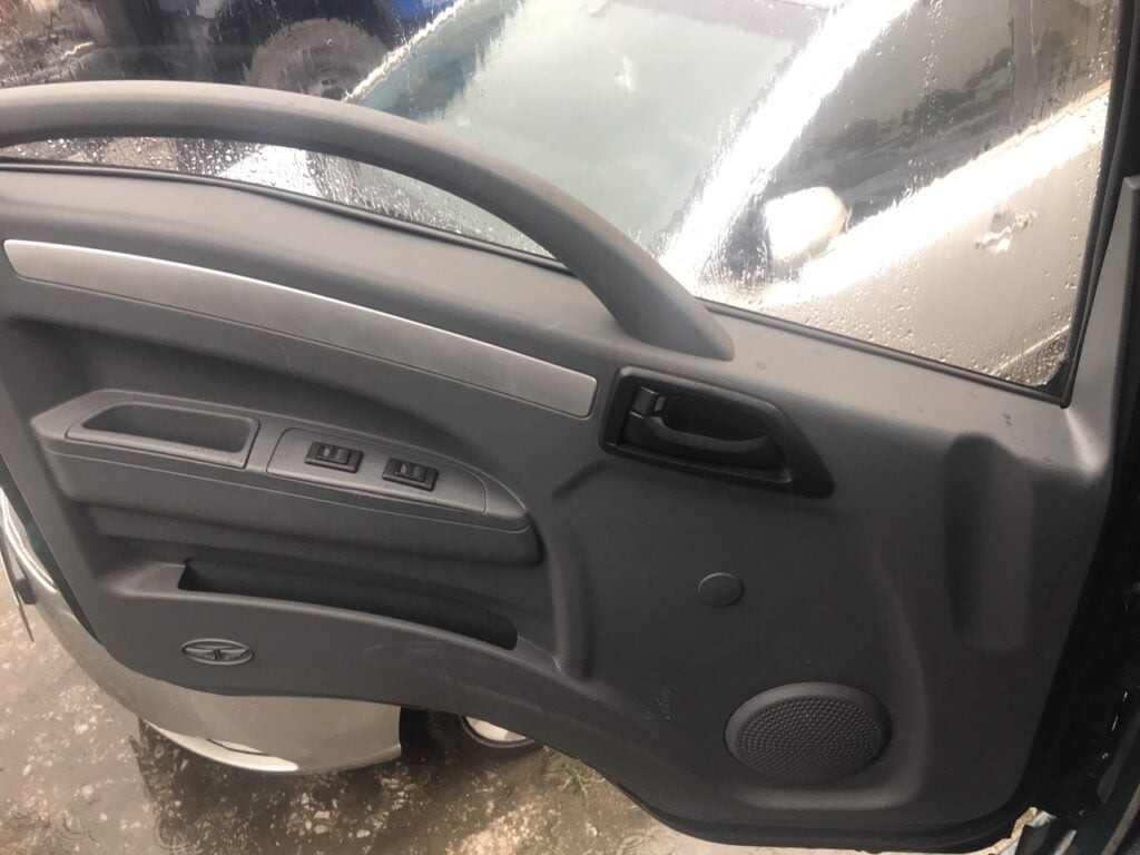Volante de 4 raios e painel de instrumentos do camião basculante TMT ZB7050D, design moderno e prático