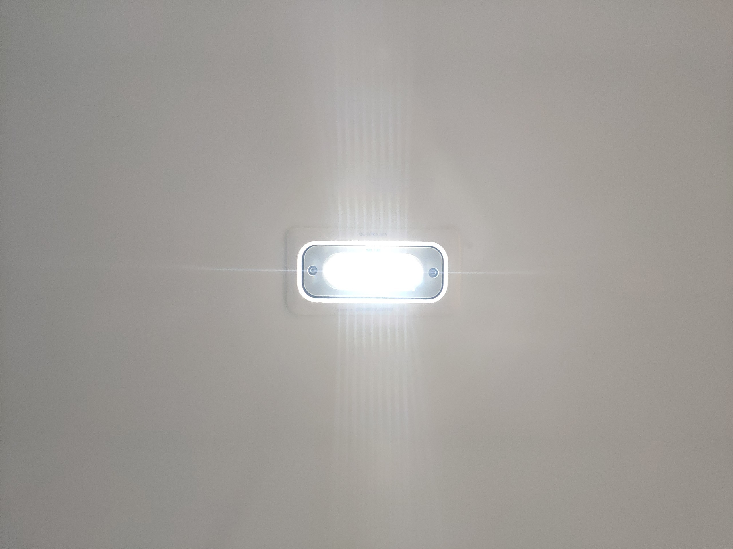 ไฟเพดานตู้รถบรรทุกห้องเย็น Isuzu ใช้หลอดไฟ LED