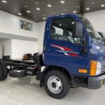 Xe tải Hyundai N250 thùng bạt màu trắng và xanh dương
