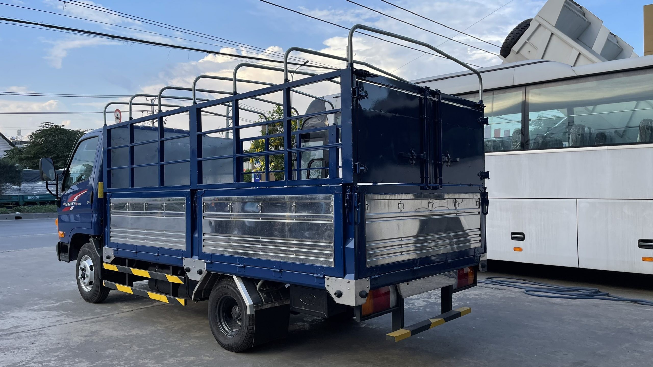 Xe tải N250 thùng bạt