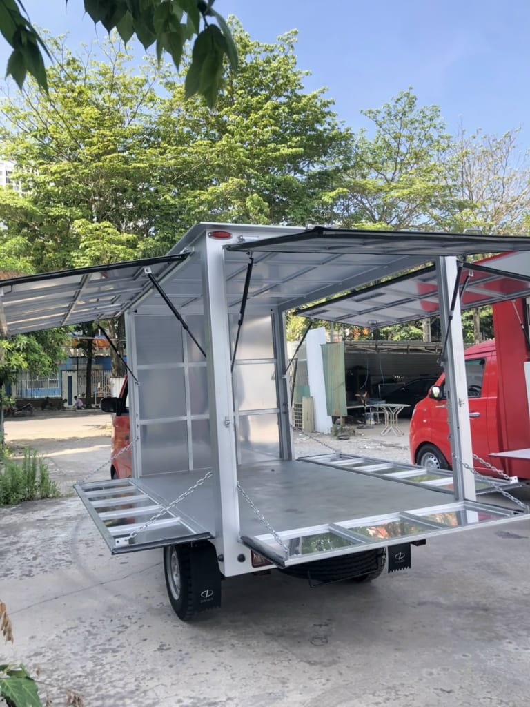 販売スペースを拡大するDongben K9 パネルバントラックの荷台