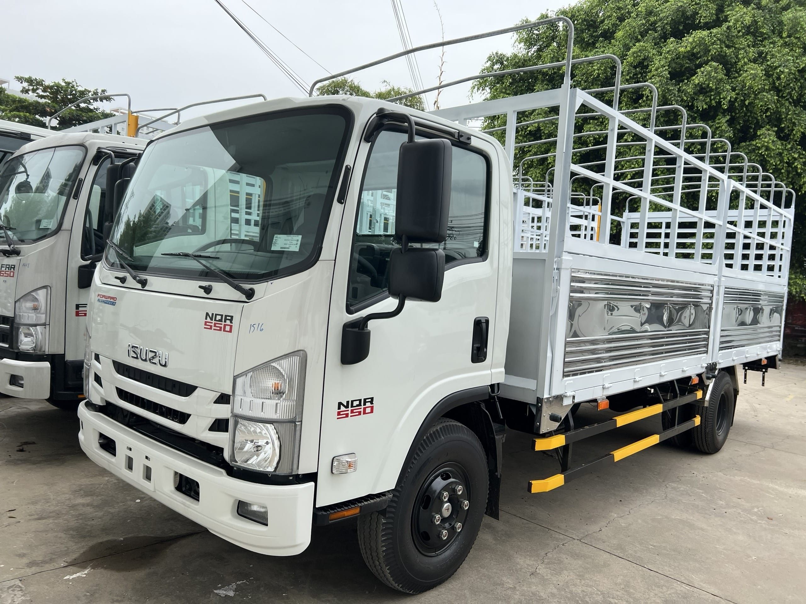 alt text: Bảng giá xe tải isuzu 5 tấn