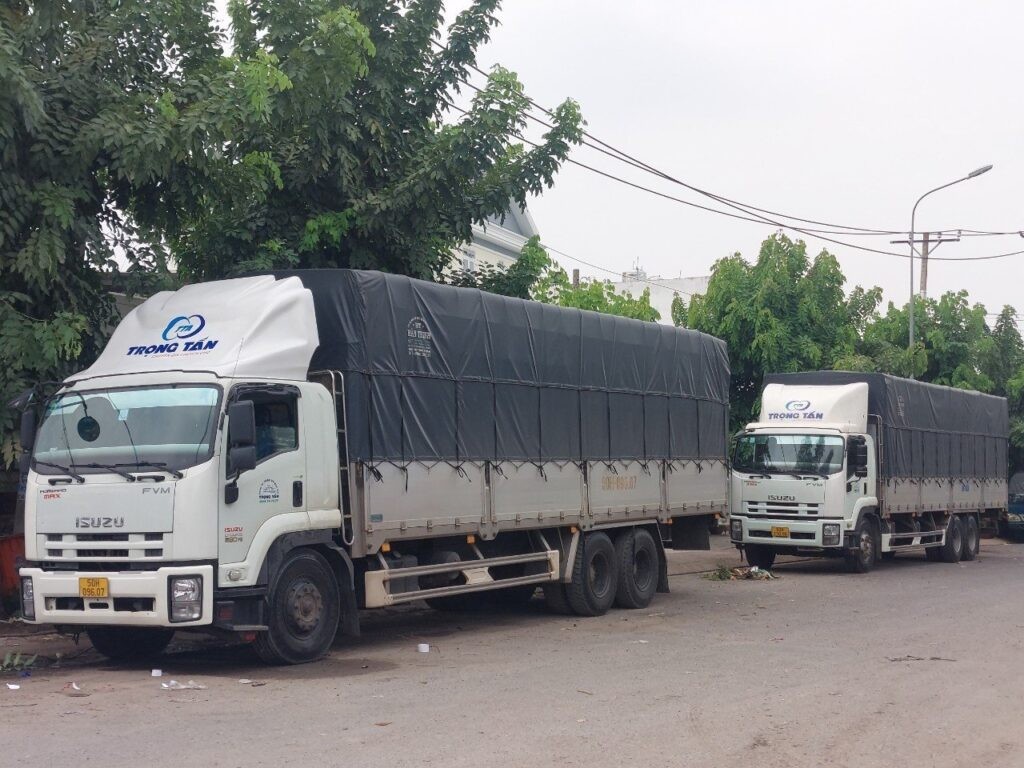Xe tải 8 tấn chở hàng đi tỉnh từ Phú Yên