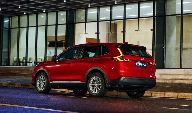 Kamera 360 stopni zapewniająca widok dookoła samochodu Honda CR-V 2025