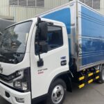Mặt ca-lăng mạ crom sáng bóng trên xe tải TMT Captain E250, tăng vẻ mạnh mẽ và hiện đại.