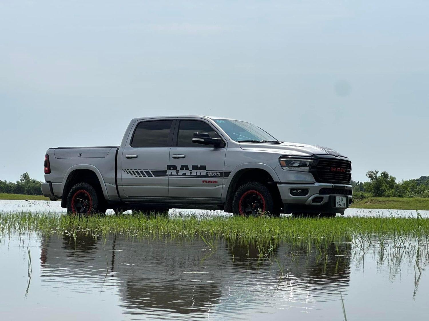 Cận cảnh đầu xe Dodge Ram 1500
