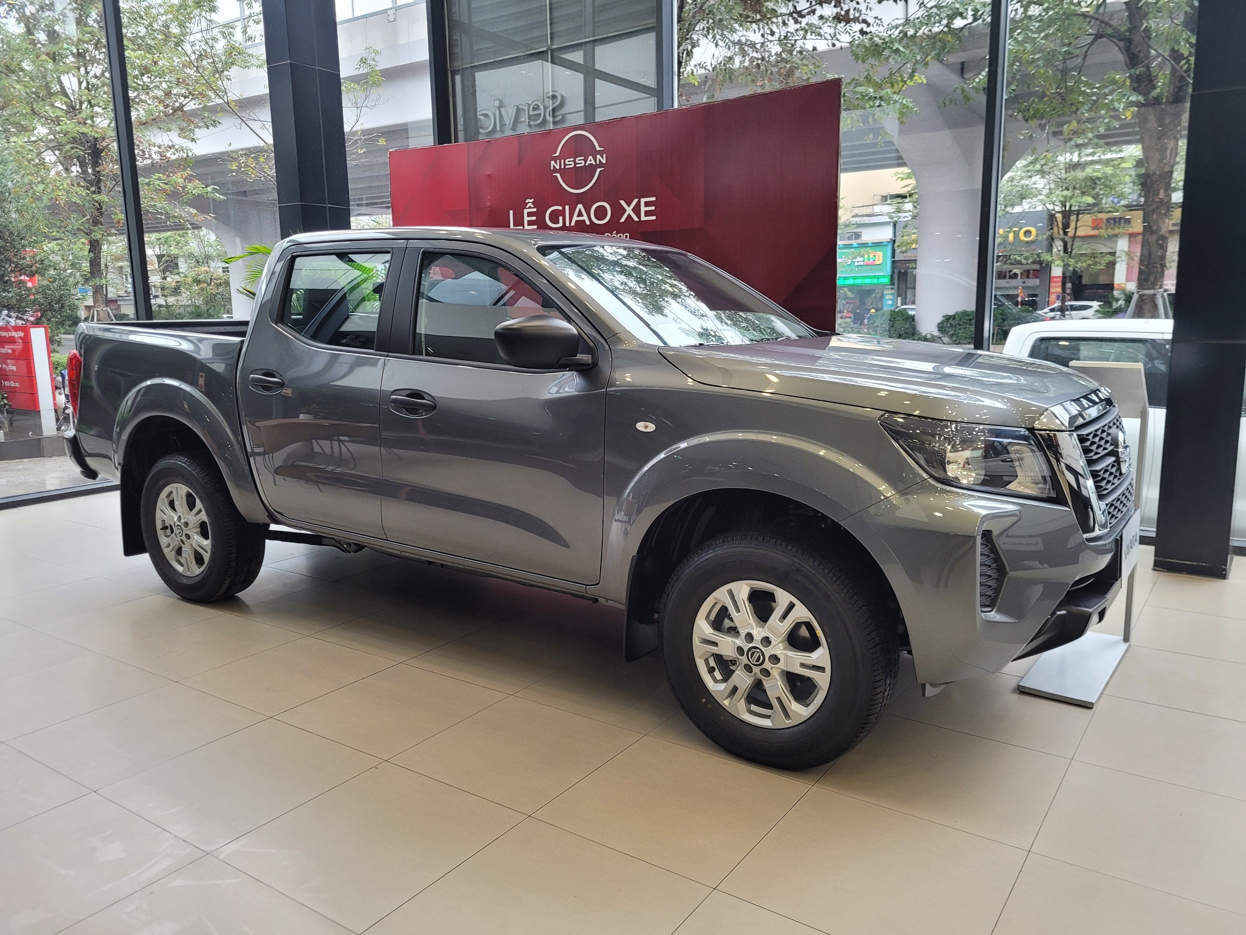 Nissan Navara EL 2025 colore marrone lussuoso