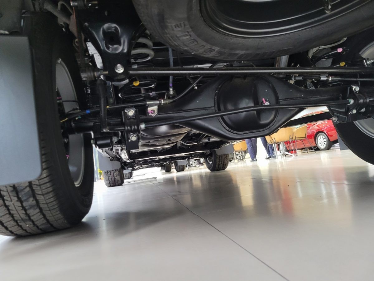 Hệ thống treo Nissan Navara EL