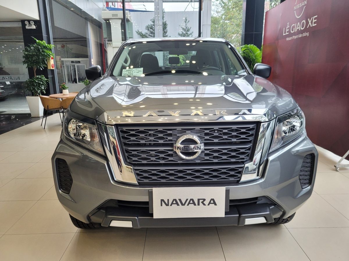Mặt calang Nissan Navara EL