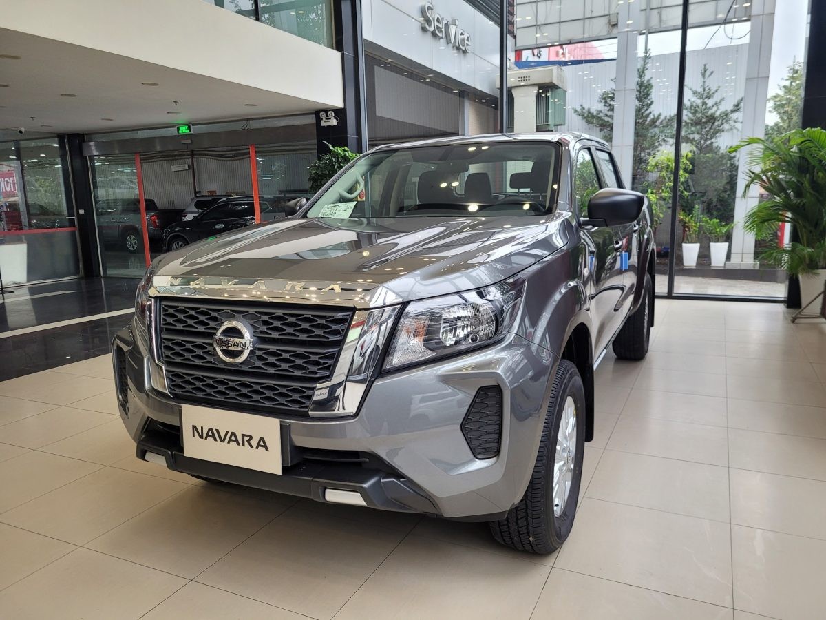Ngoại thất Nissan Navara EL