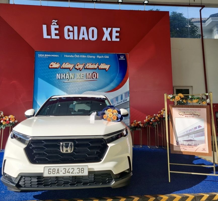 Honda CR-V 2025, zbliżenie na aluminiowe felgi.