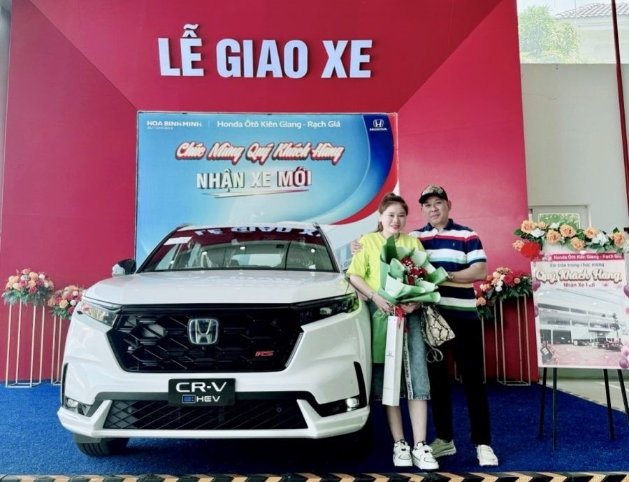 Honda CR-V 2025 w dynamicznej scenie miejskiej