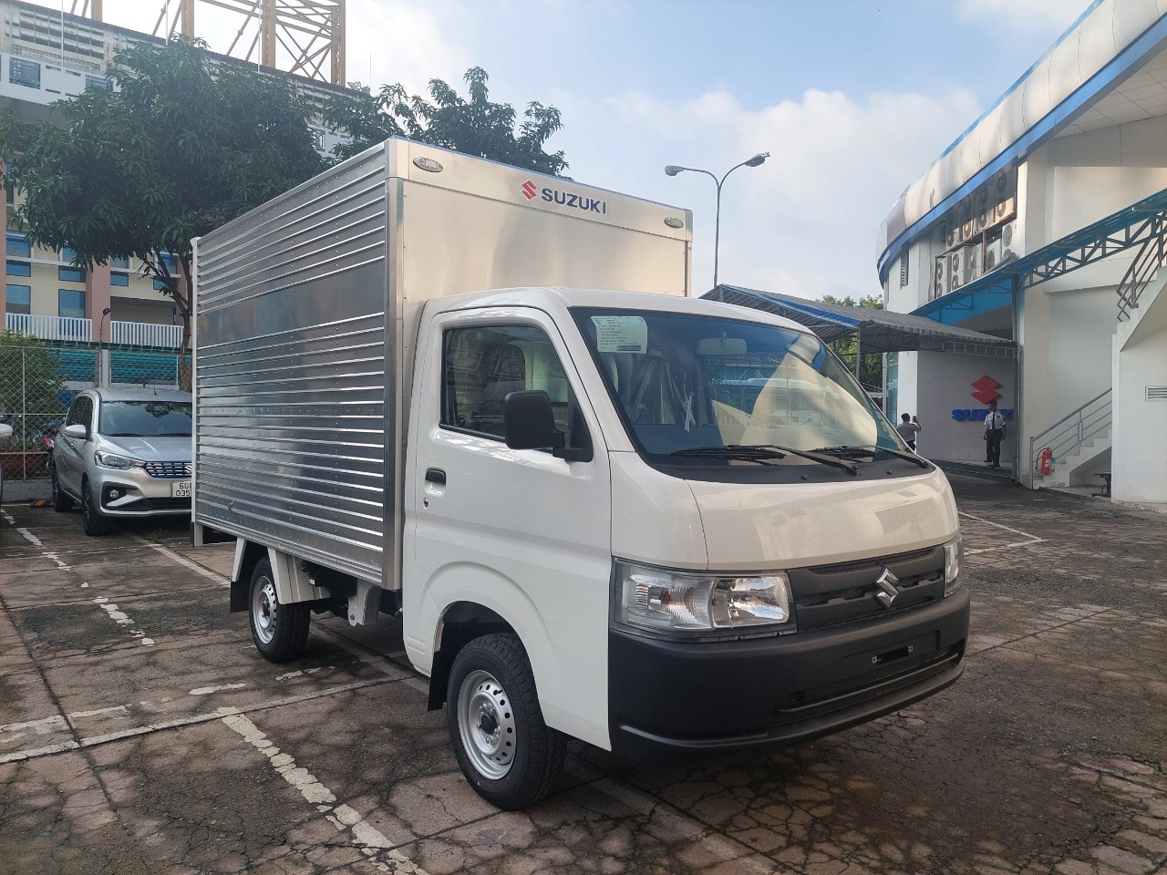 Suzuki Carry Pro thùng kín