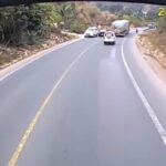 Hình ảnh tài xế điều khiển xe vượt ẩu được camera giám sát hành trình ghi lại.