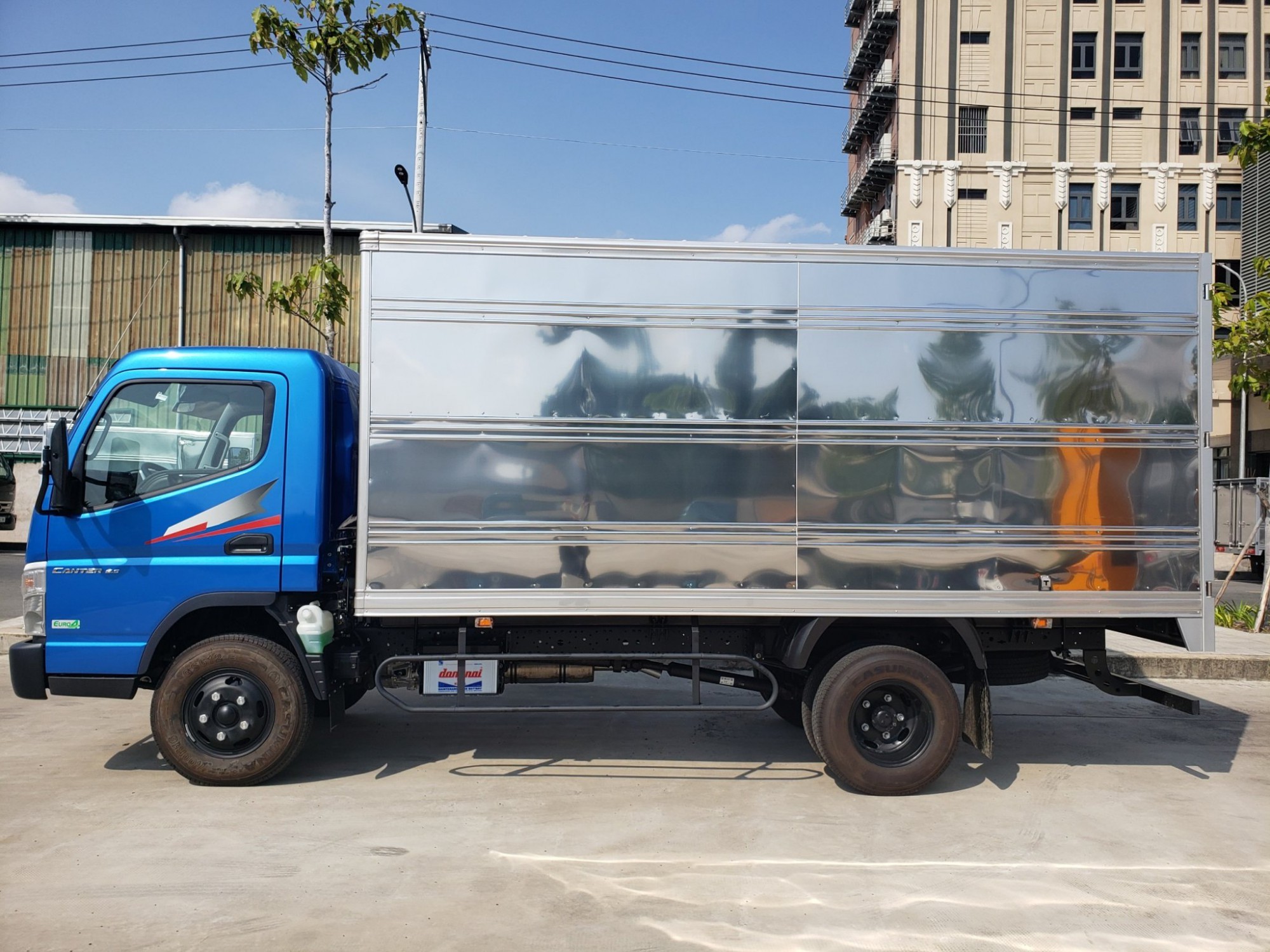 Inny widok Mitsubishi Canter 6.5