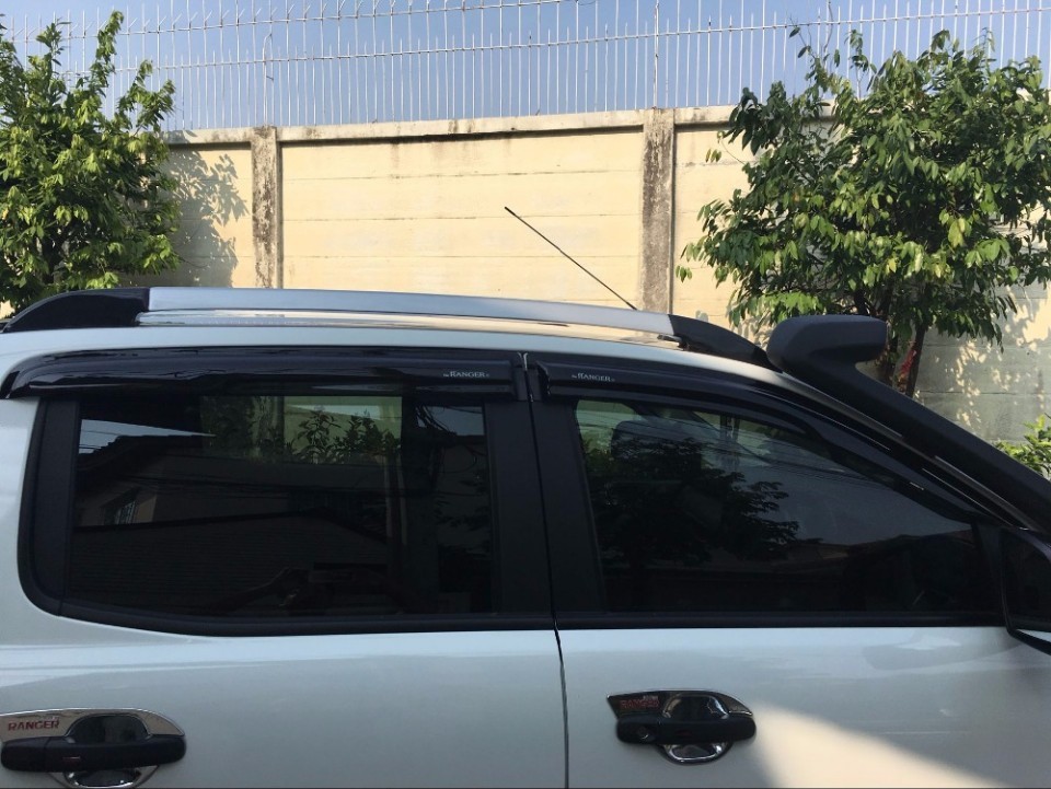 alt text: Ống thở xe Ford Ranger
