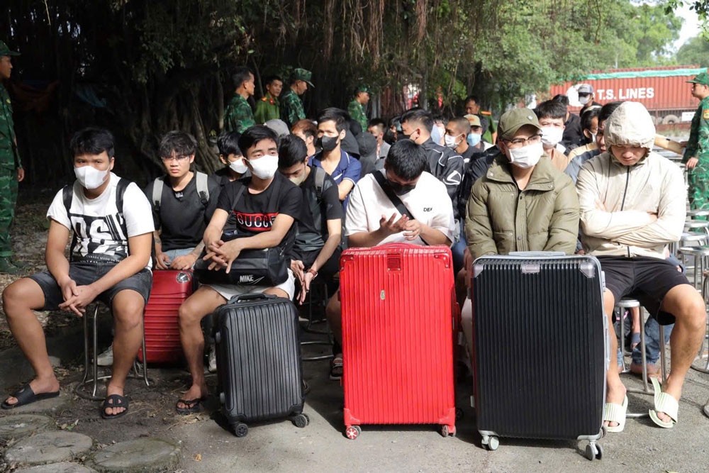 Công an tiếp nhận nạn nhân bị lừa sang Campuchia