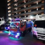 Nhá»¯ng chiáº¿c xe táº£i Ä‘Æ°á»£c trang trÃ­ Ä‘áº§y mÃ u sáº¯c vÃ Ä‘iá»ƒm nháº¥n lÃ hÃ ng loáº¡t bÃ³ng Ä‘Ã¨n led nháº¥p nhÃ¡y