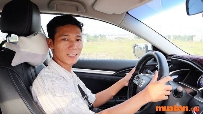 alt text: Nhân viên lái xe tải Vinh với lương thưởng hấp dẫn