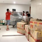 Nhân viên Thanh Sơn đóng gói chuyển nhà chung cư