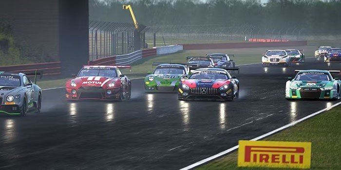 Capture d'écran du jeu Assetto Corsa montrant une voiture de course sur circuit