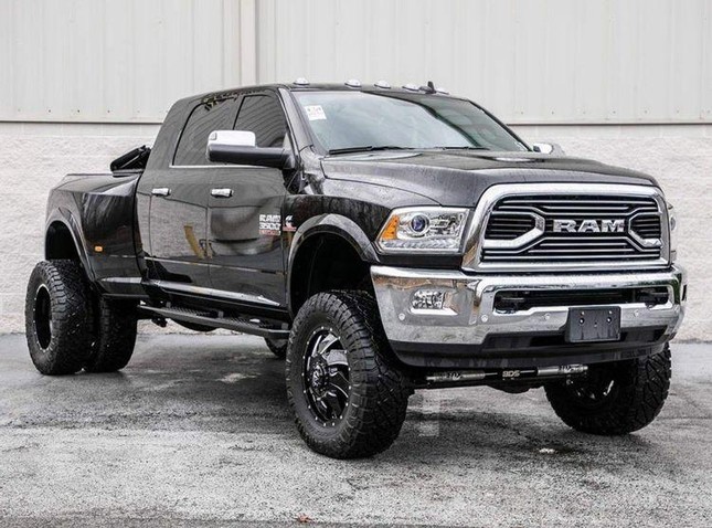 Dodge Mega Cab RAM 3500