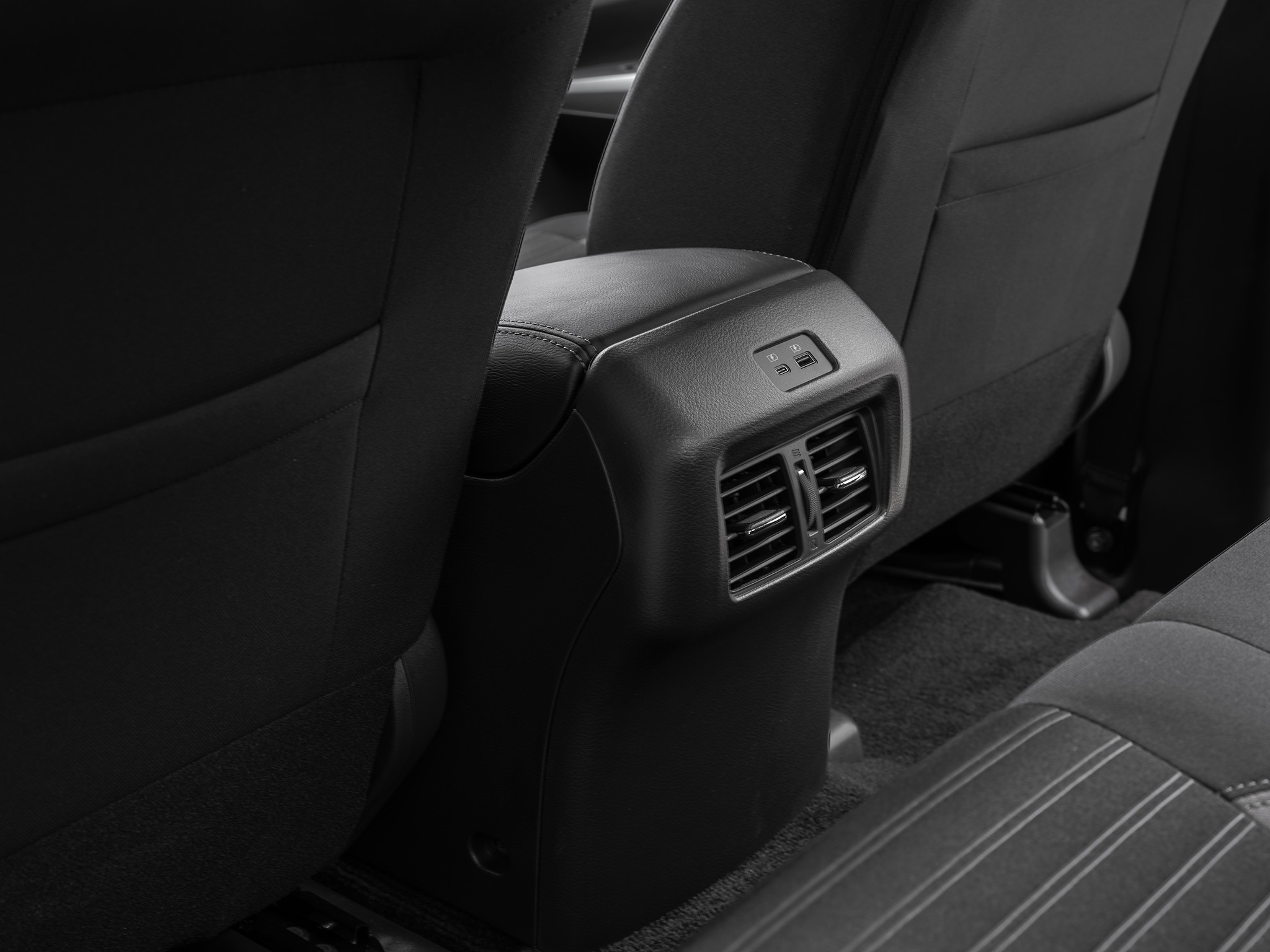 Middenconsole van de Nissan Navara EL 2018