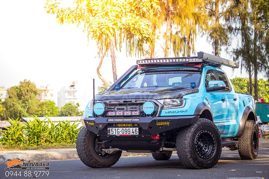 Hình ảnh xe bán tải Ford Ranger Raptor với gói độ ngoại thất