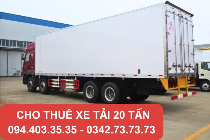 Xe tải đông lạnh vận chuyển hàng hóa