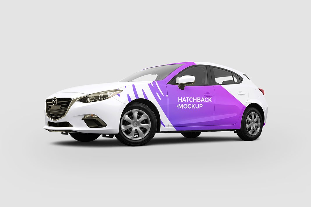 Mockup de coche Hatchback negro, vista trasera, resalta el logo y la marca