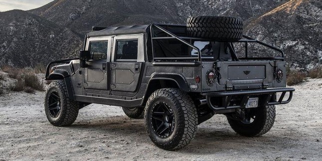 Hummer H1 off-road