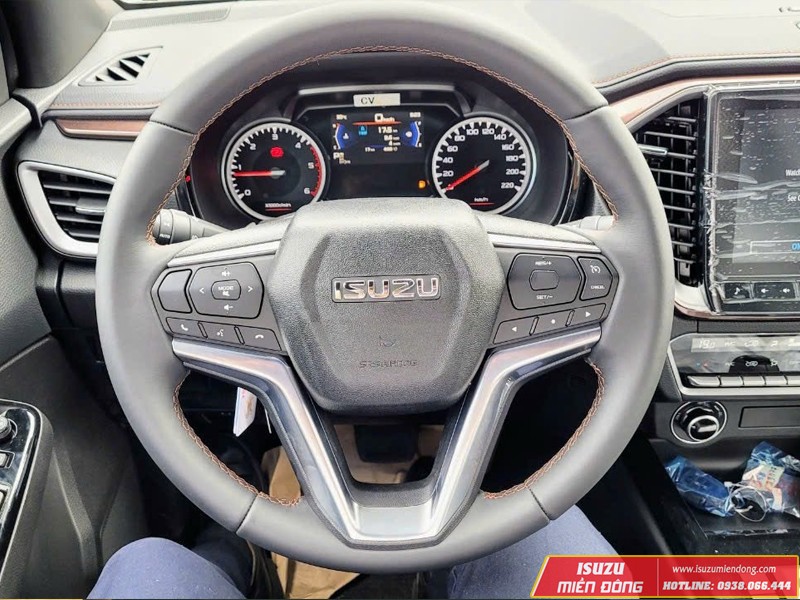 Wnętrze Isuzu D-Max Type Z z fotelami skórzanymi