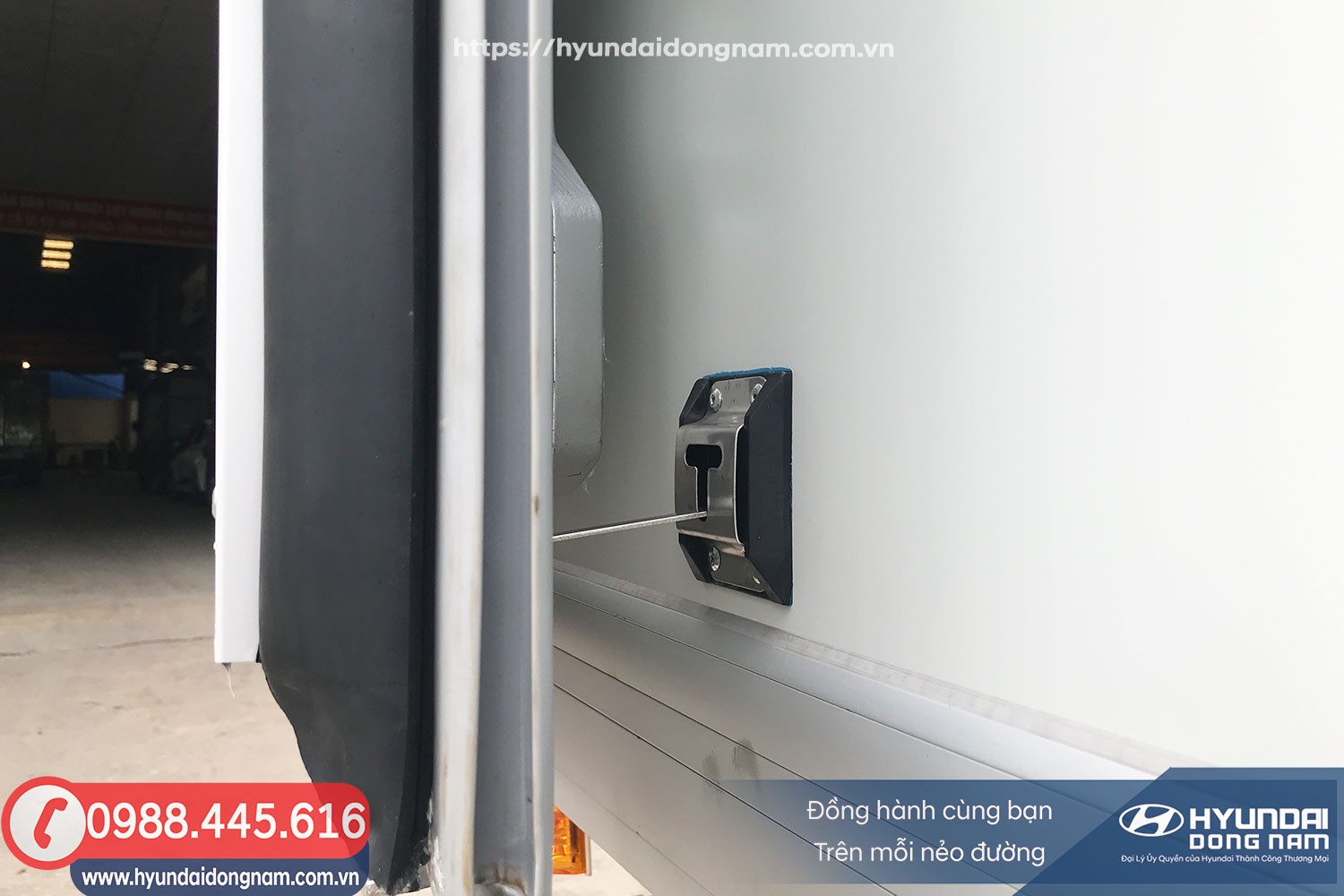 Cửa xe tải giữ lạnh Hyundai dày dặn, thiết kế đặc biệt